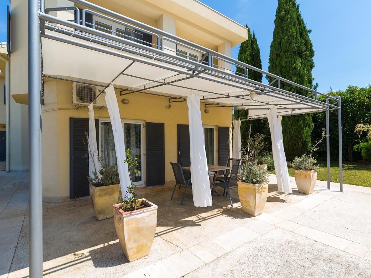 Apartments Gala Porec Esterno foto