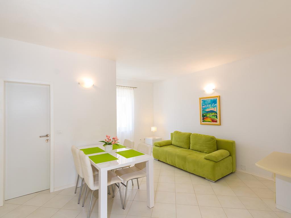 Apartments Gala Porec Esterno foto