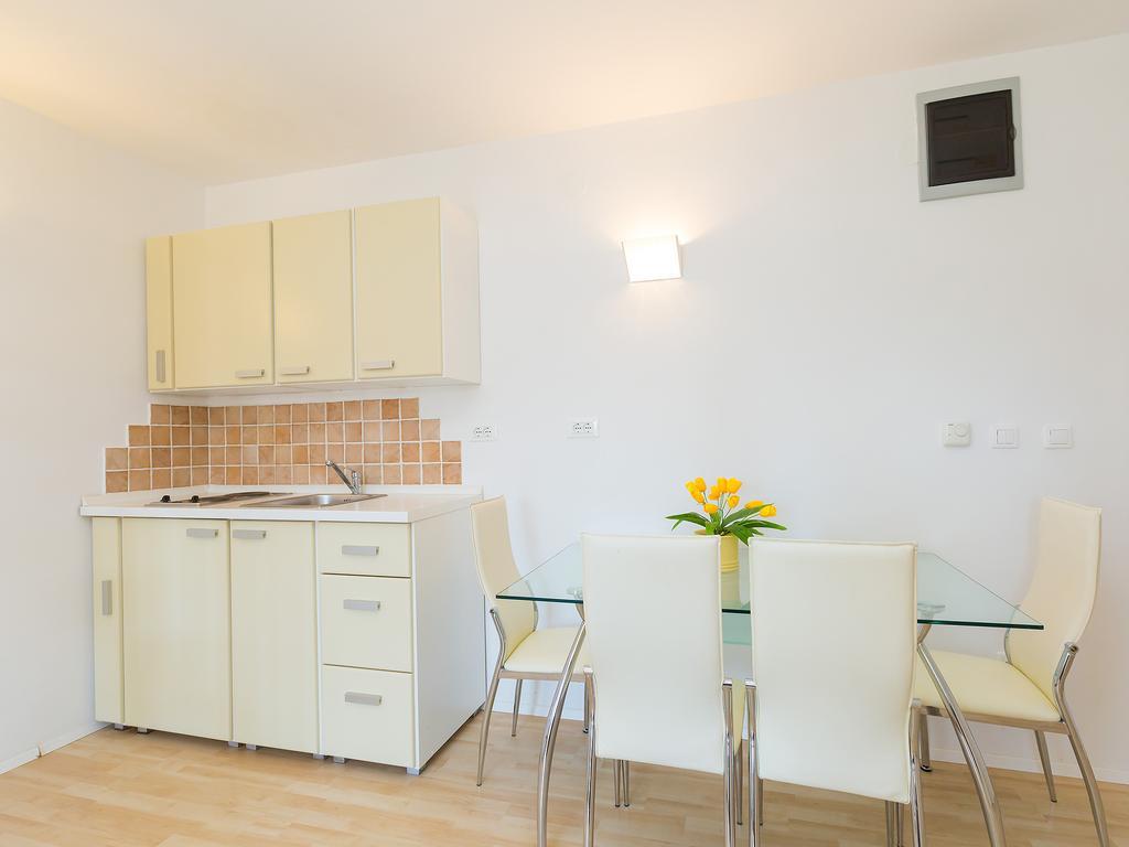 Apartments Gala Porec Esterno foto