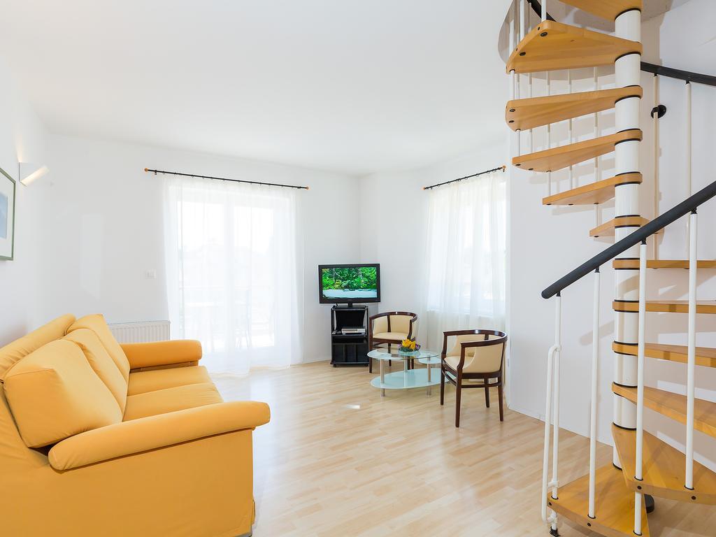 Apartments Gala Porec Esterno foto